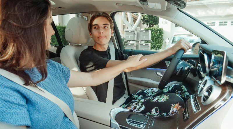 17-годишните да могат да шофират с придружител